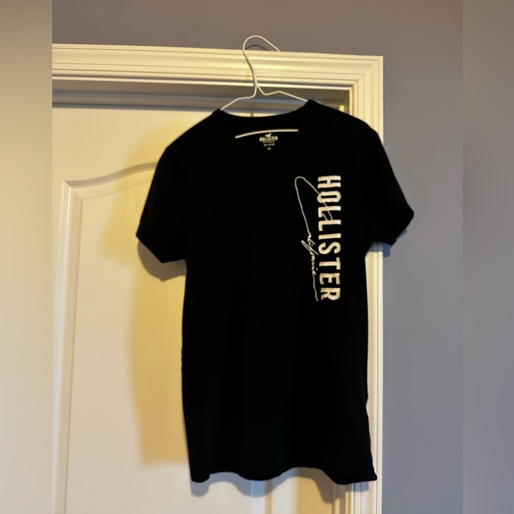 Hollister T-shirt.  Men’s size Small